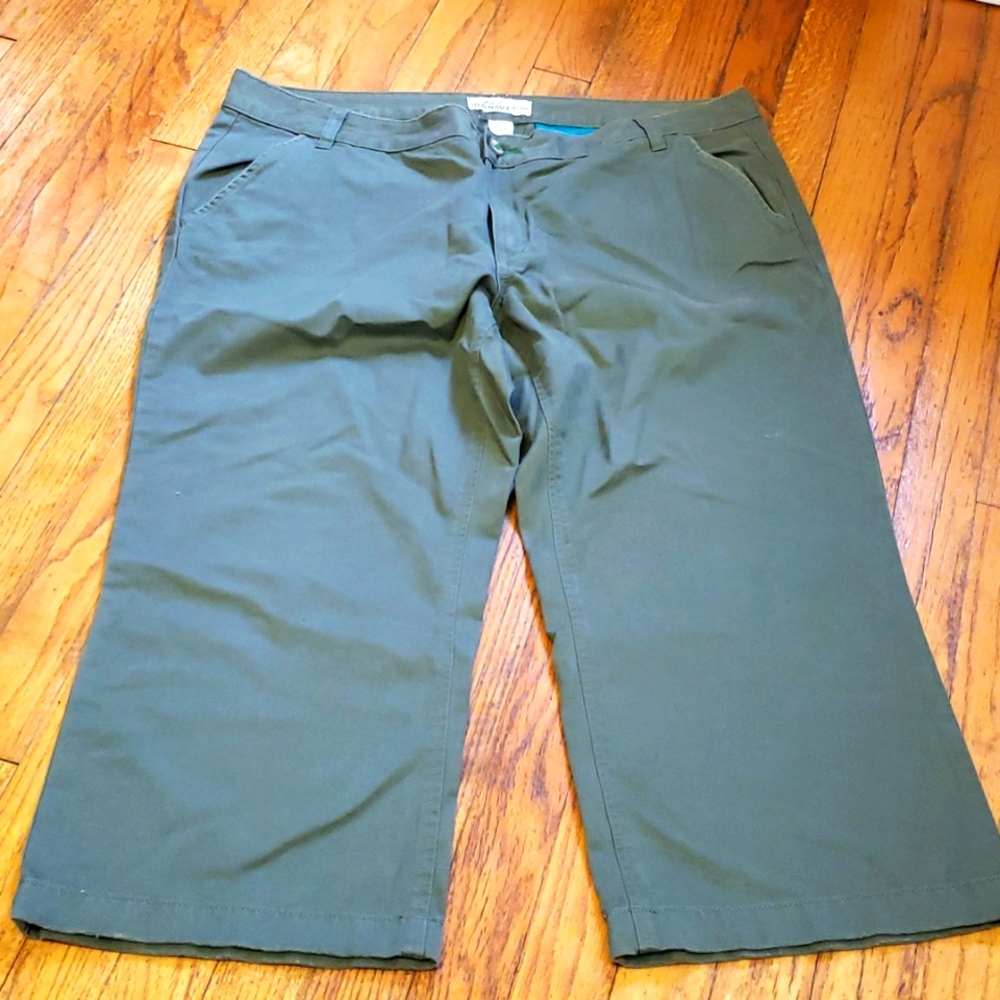 Army green Khaki capri Old Navy 16